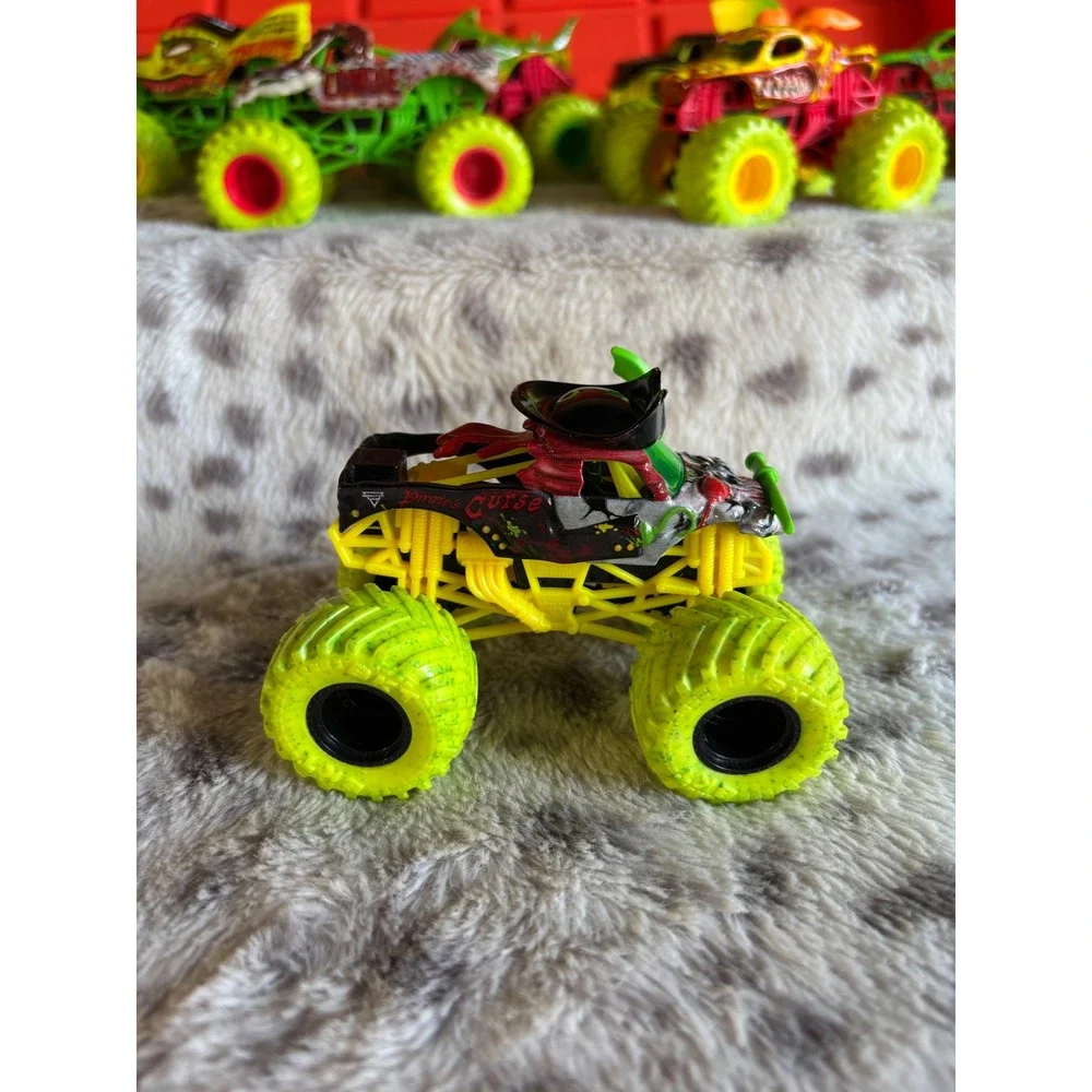 Monster Jam Pirate's Curse Monster Truck 1:64 Scale Neon Yellow Lime Green Tires